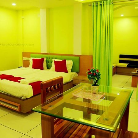 Royal Plaza Residency Hotel Cheruppulasseri Zewnętrze zdjęcie