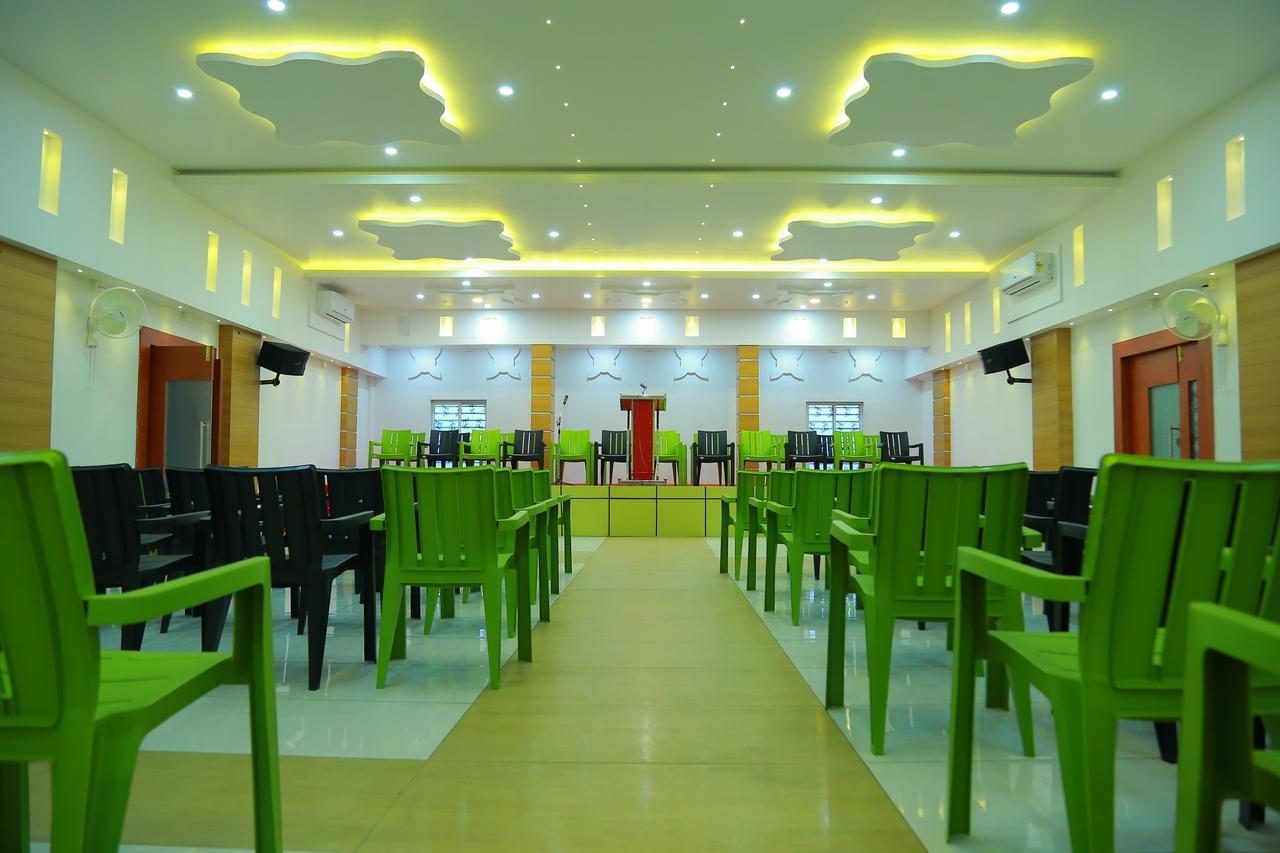 Royal Plaza Residency Hotel Cheruppulasseri Zewnętrze zdjęcie