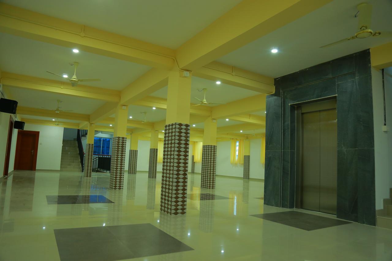 Royal Plaza Residency Hotel Cheruppulasseri Zewnętrze zdjęcie